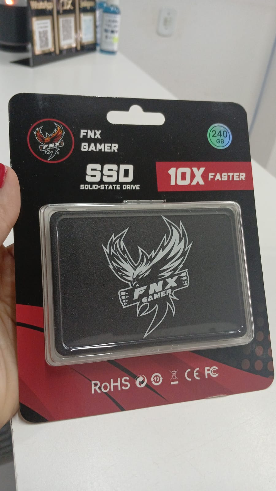 Embalagem de um SSD FNX Gamer de 240 GB